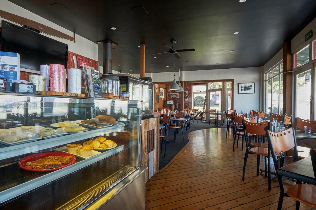 Bushman'S At Strahan Aparthotel Exterior photo